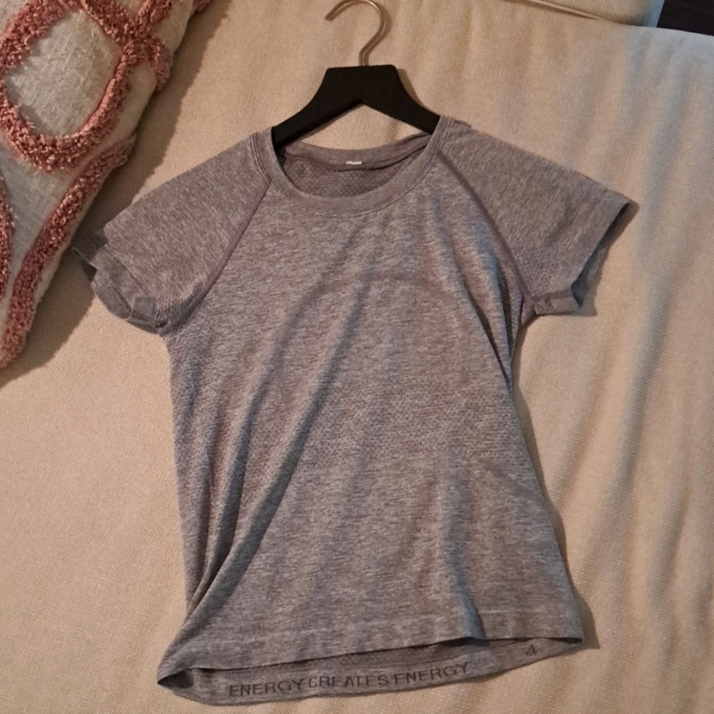 Lululemon Women's Swiftly Tech Grey Tshirt Size 4